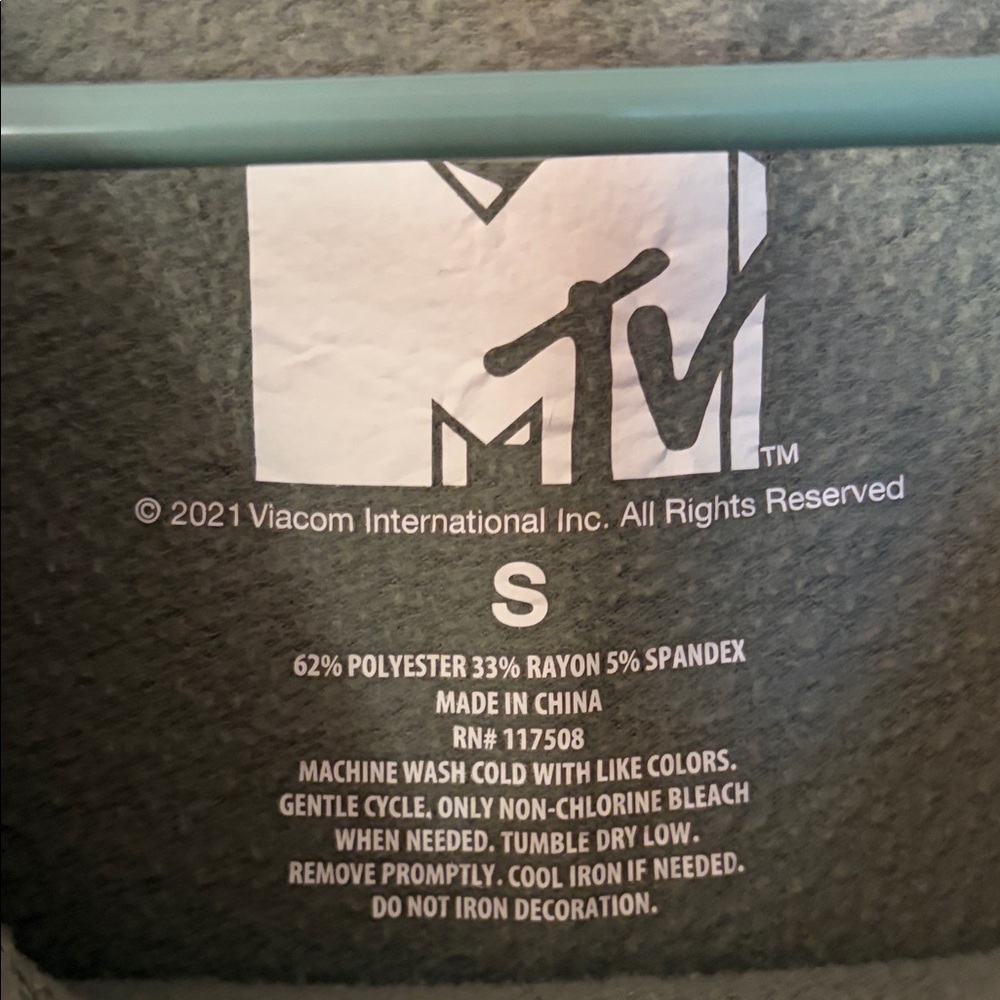 MTV Sage Graphic leopard Sweatshirt - Picture 2 of 5
